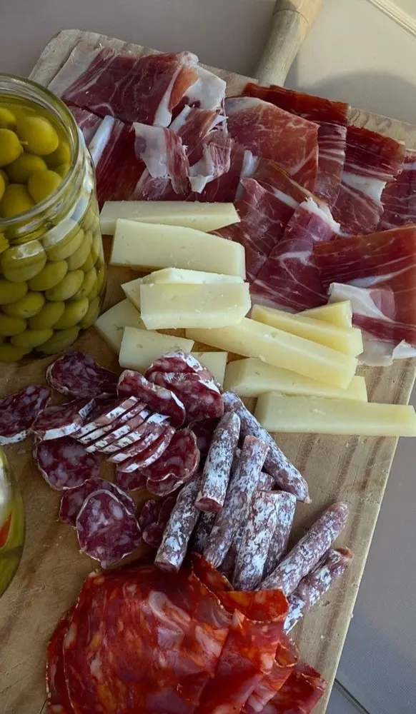 Tabla de jamón crudo, quesos y salames de Marcos Juárez